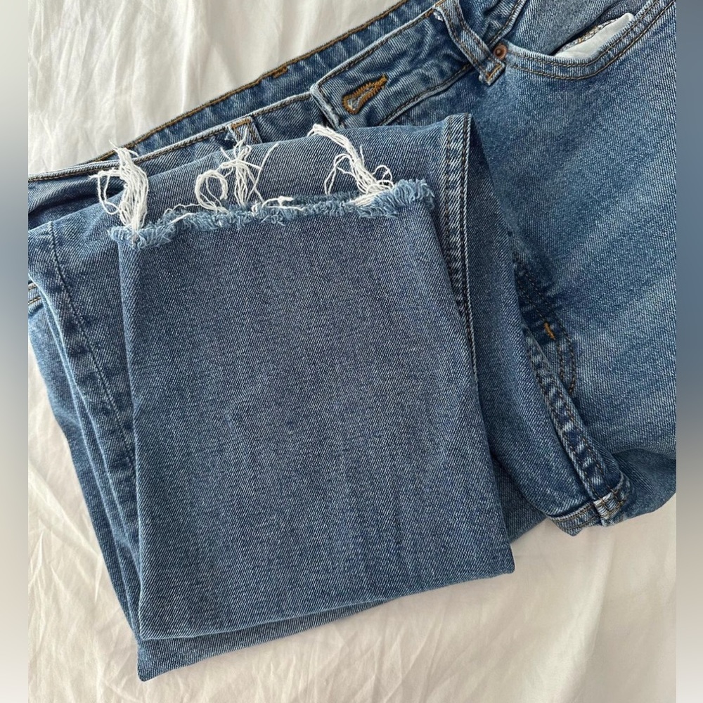 straight leg jean, distressed ankle